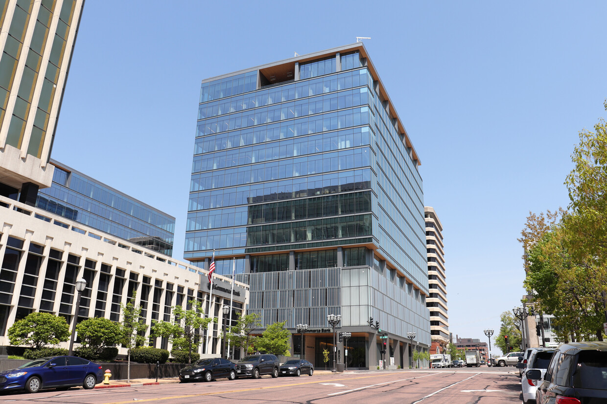 Commerce Bank Tower Main Photo